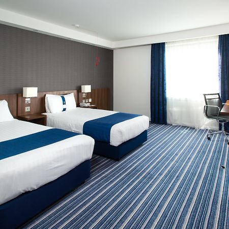 Holiday Inn Express Cambridge Duxford M11 Jct 10 By Ihg Esterno foto