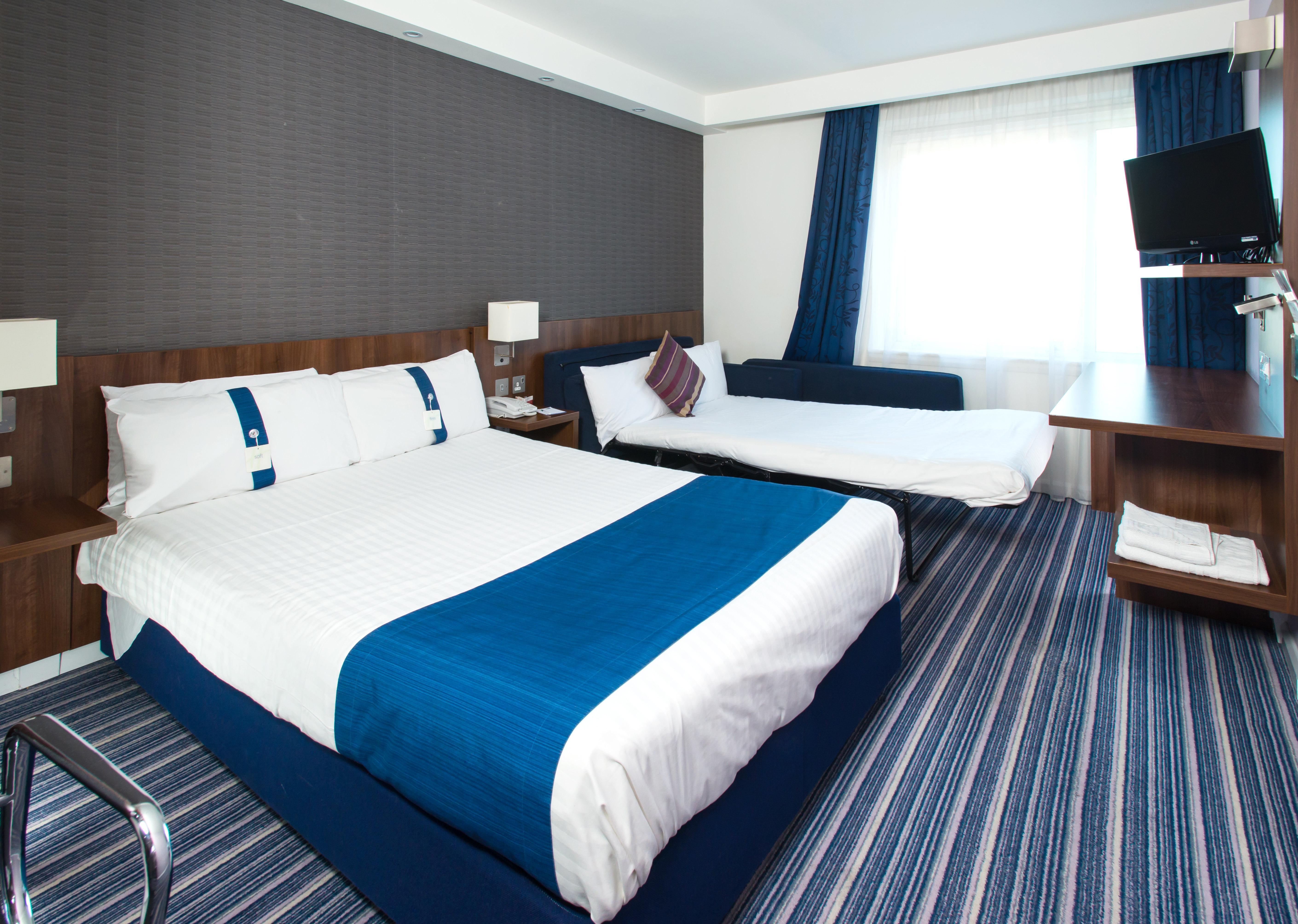 Holiday Inn Express Cambridge Duxford M11 Jct 10 By Ihg Esterno foto