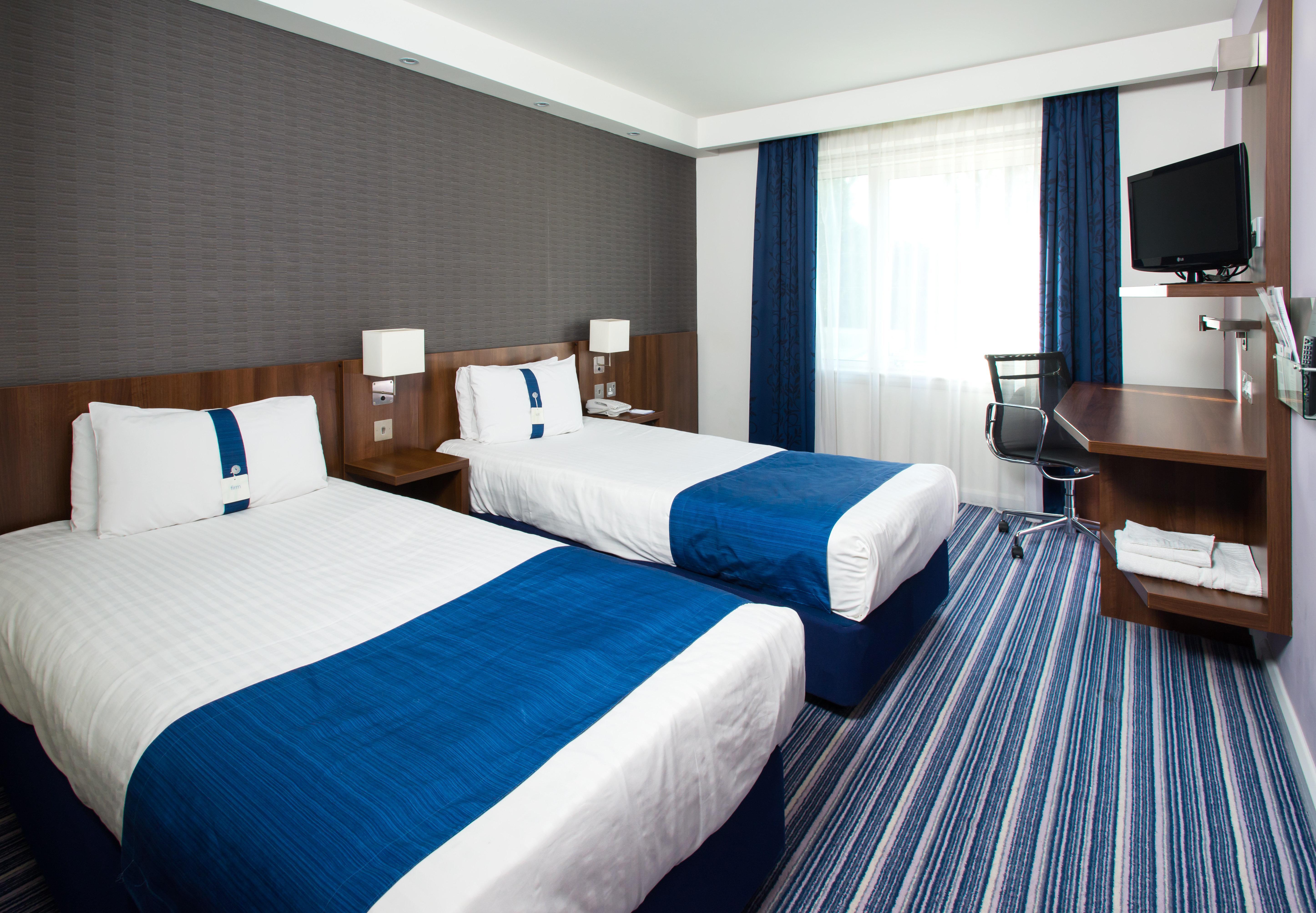 Holiday Inn Express Cambridge Duxford M11 Jct 10 By Ihg Esterno foto