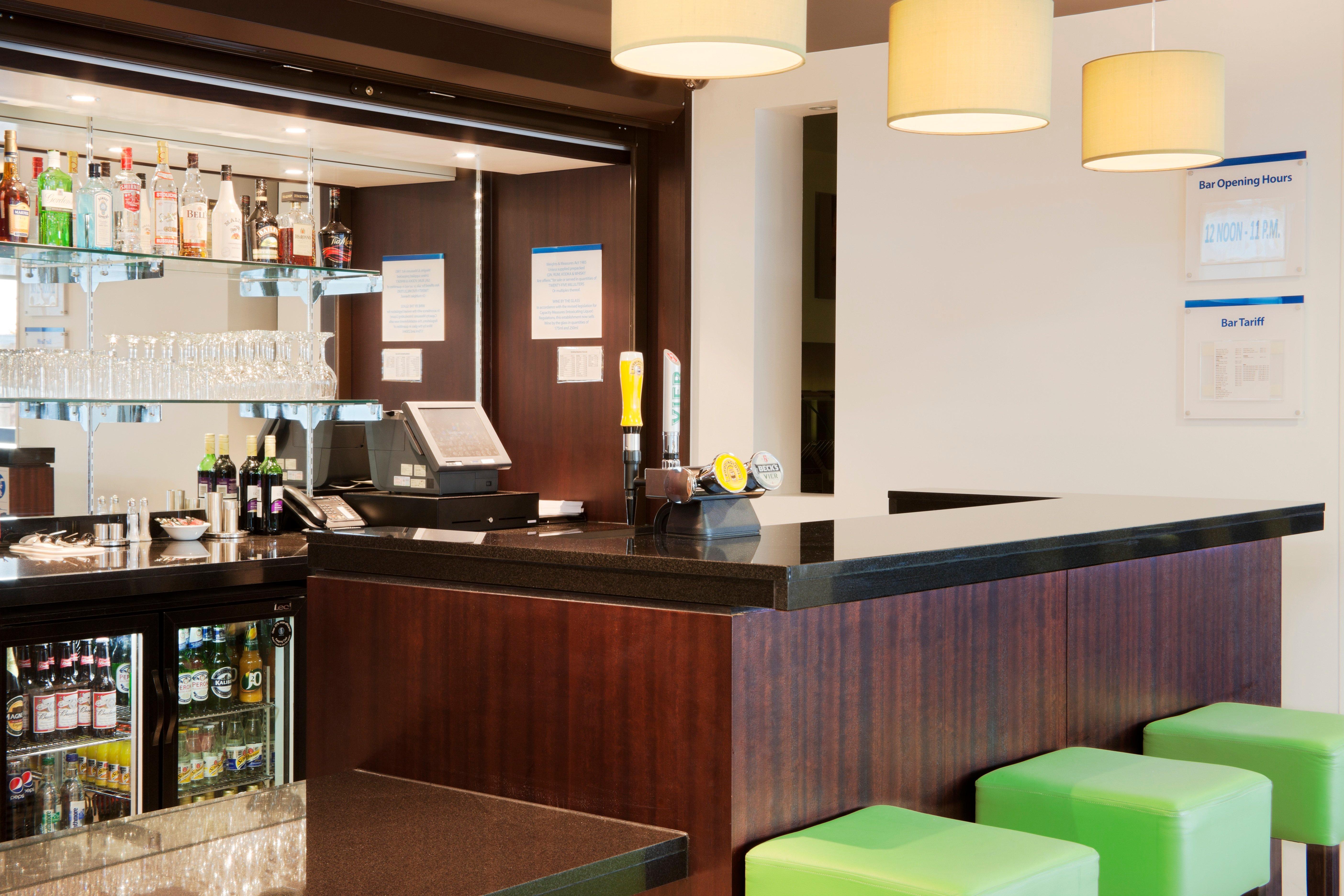 Holiday Inn Express Cambridge Duxford M11 Jct 10 By Ihg Esterno foto