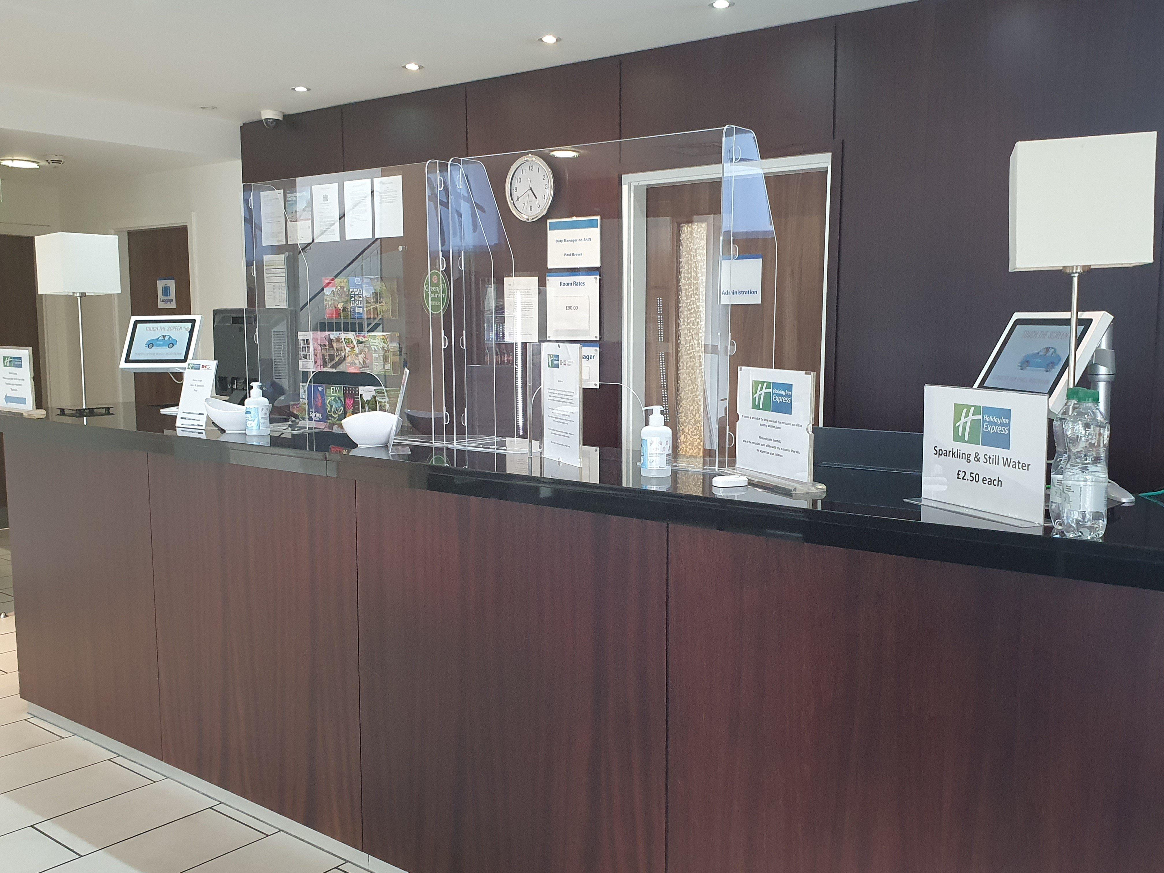 Holiday Inn Express Cambridge Duxford M11 Jct 10 By Ihg Esterno foto