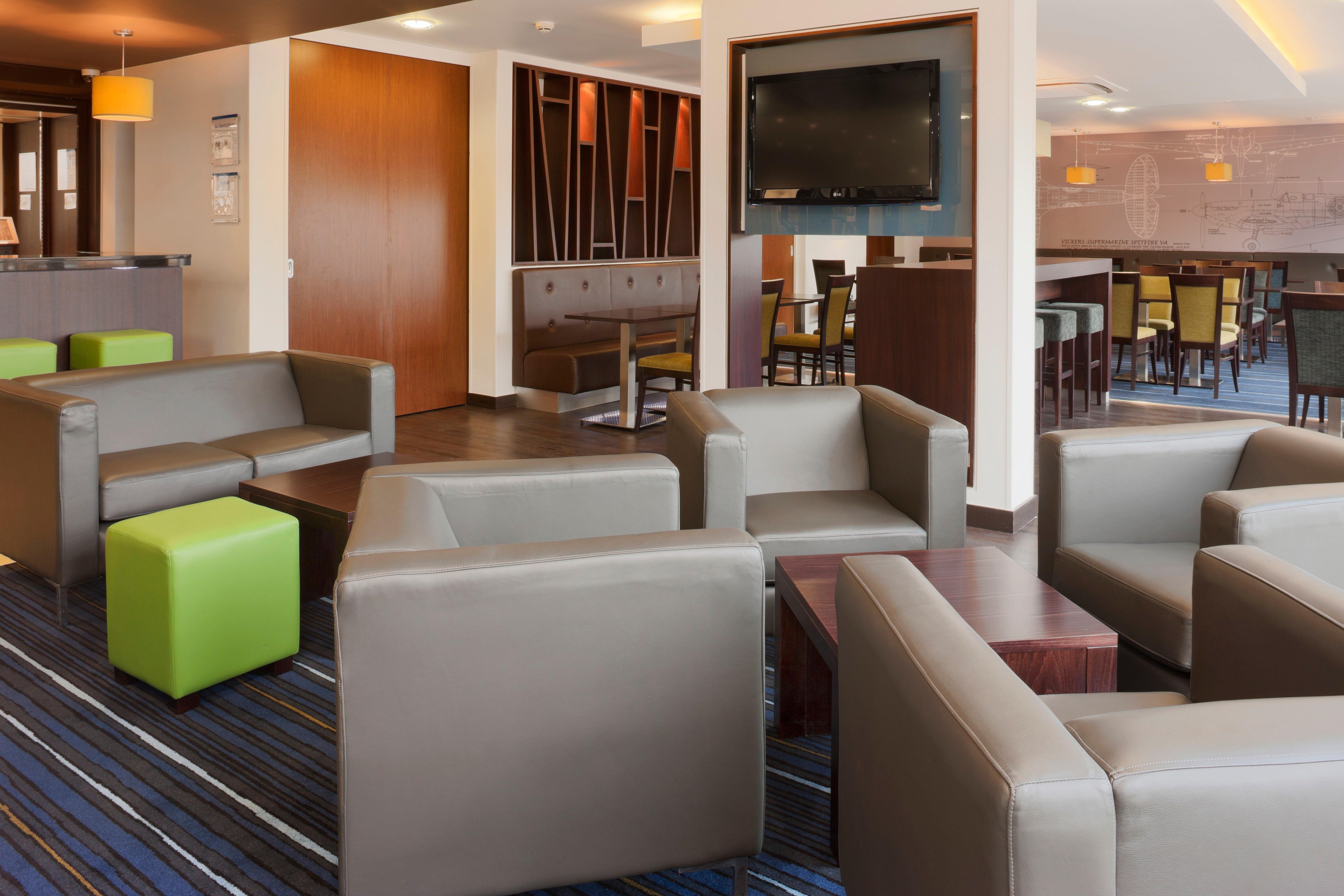 Holiday Inn Express Cambridge Duxford M11 Jct 10 By Ihg Esterno foto