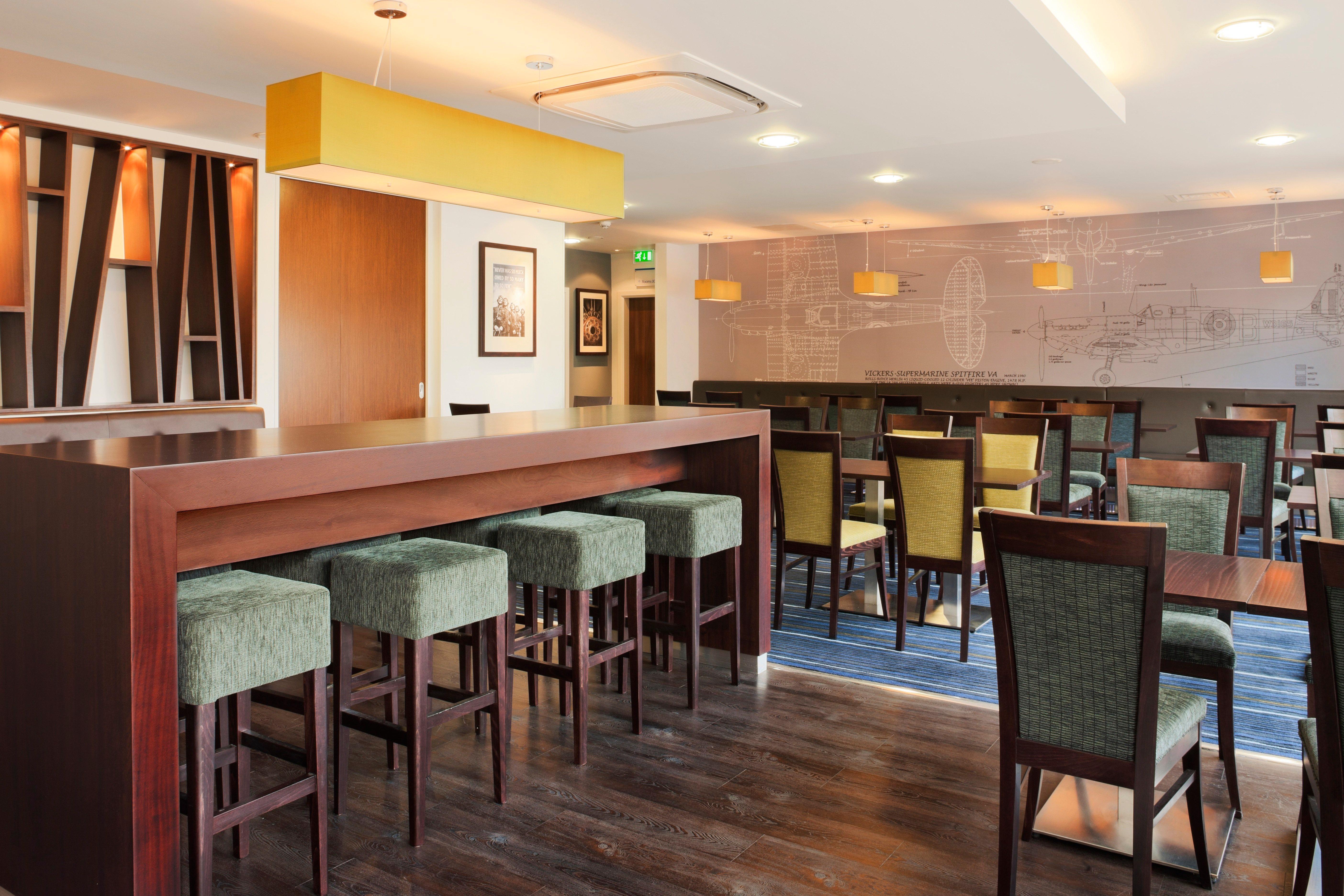 Holiday Inn Express Cambridge Duxford M11 Jct 10 By Ihg Esterno foto