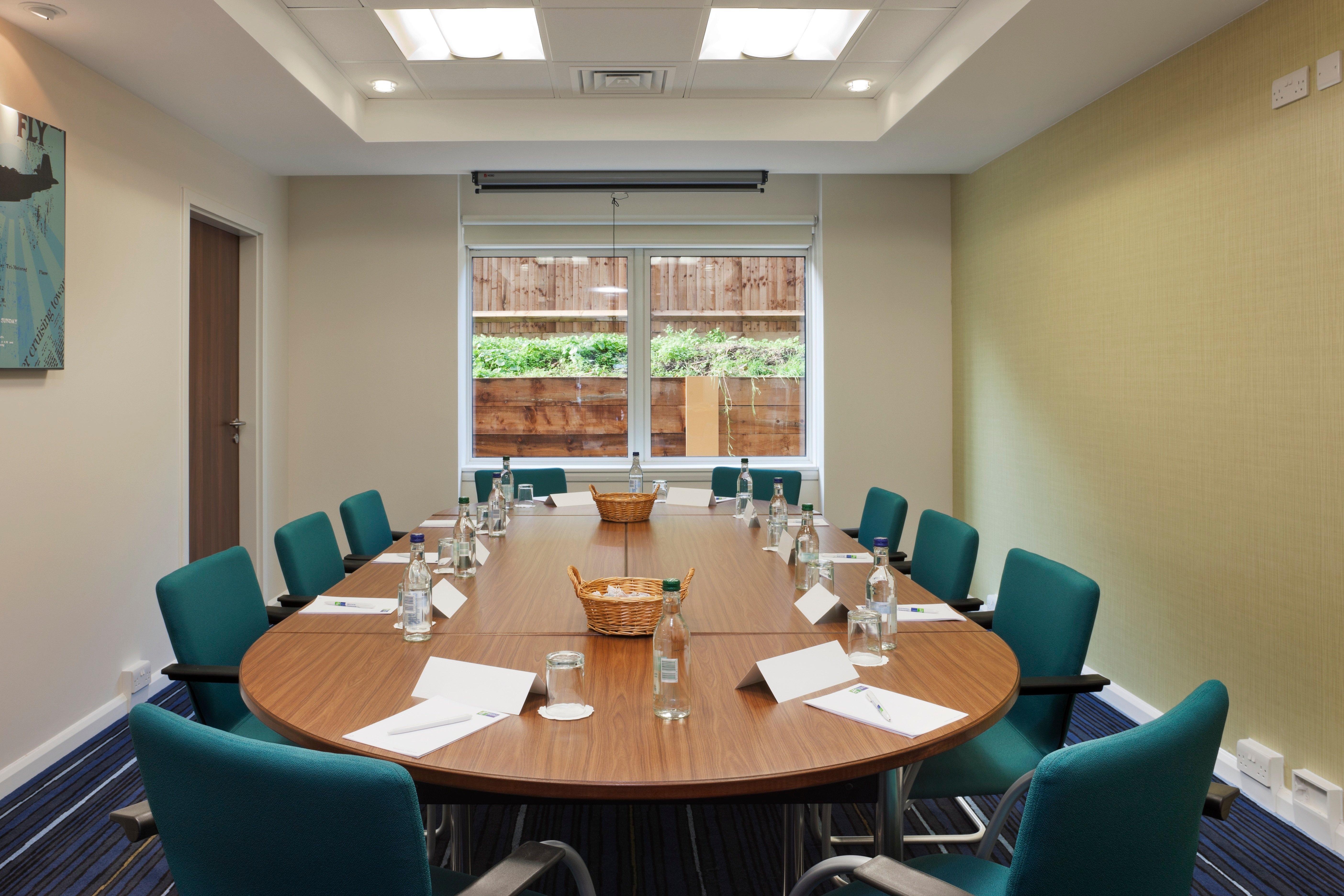Holiday Inn Express Cambridge Duxford M11 Jct 10 By Ihg Esterno foto