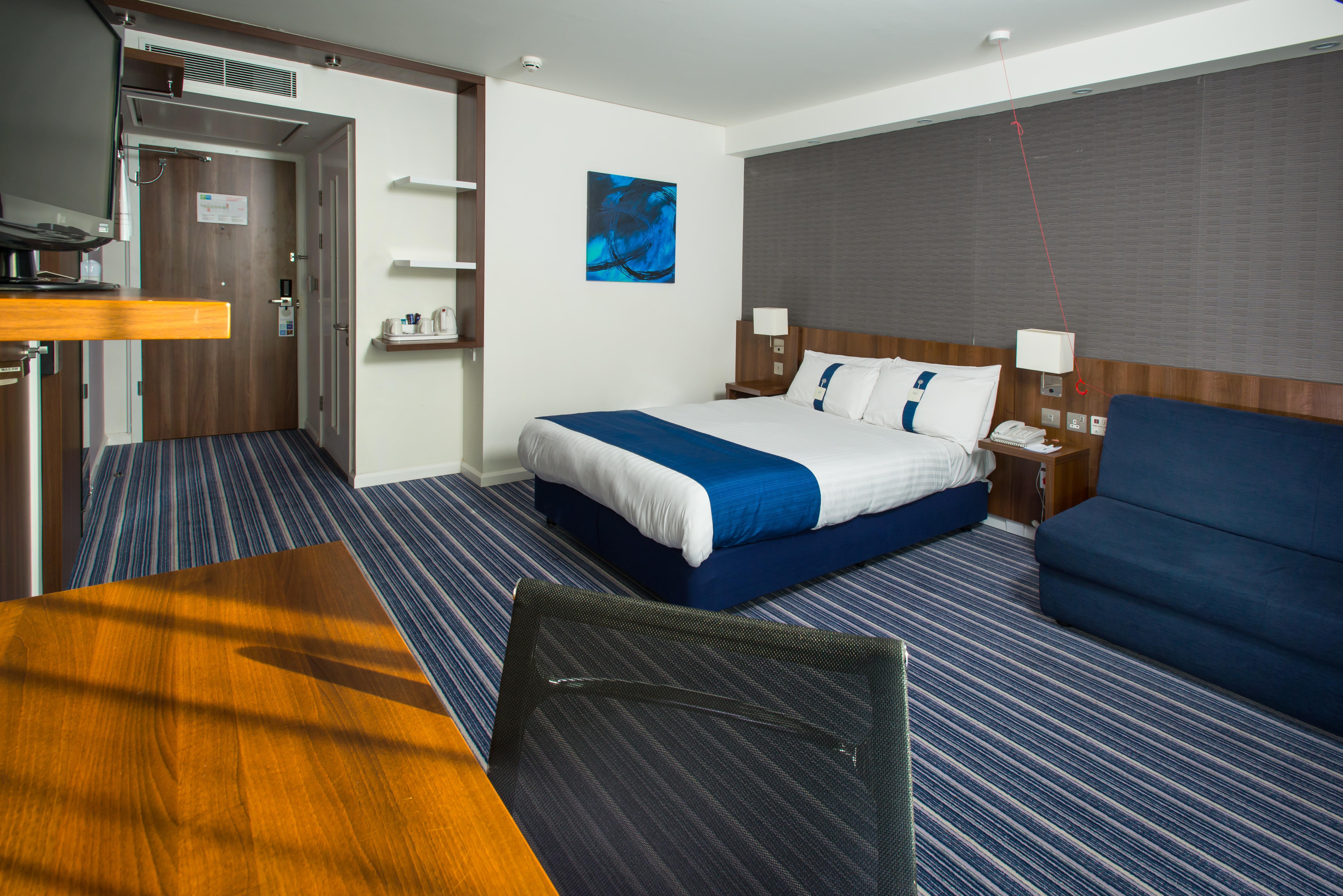 Holiday Inn Express Cambridge Duxford M11 Jct 10 By Ihg Esterno foto