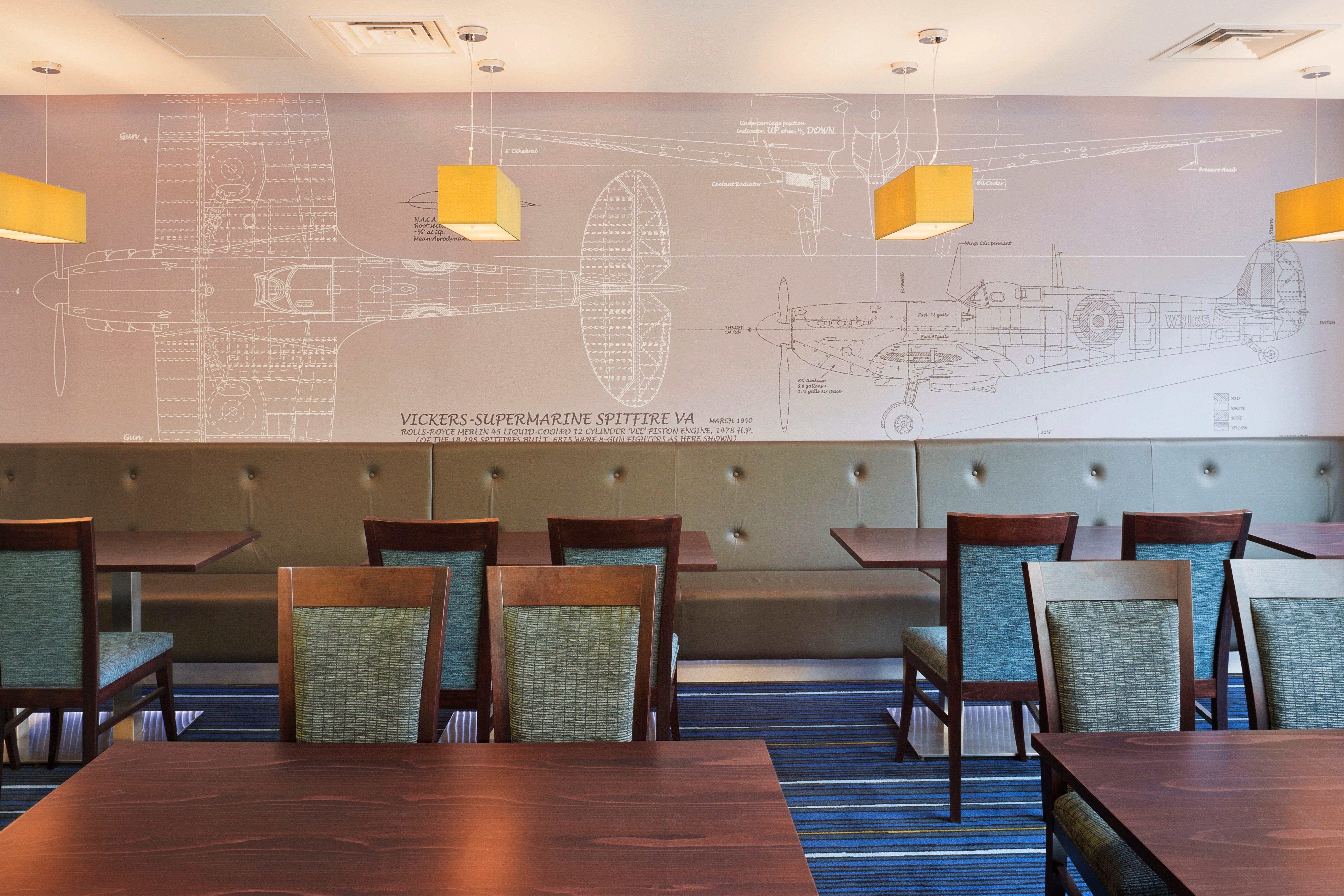 Holiday Inn Express Cambridge Duxford M11 Jct 10 By Ihg Esterno foto