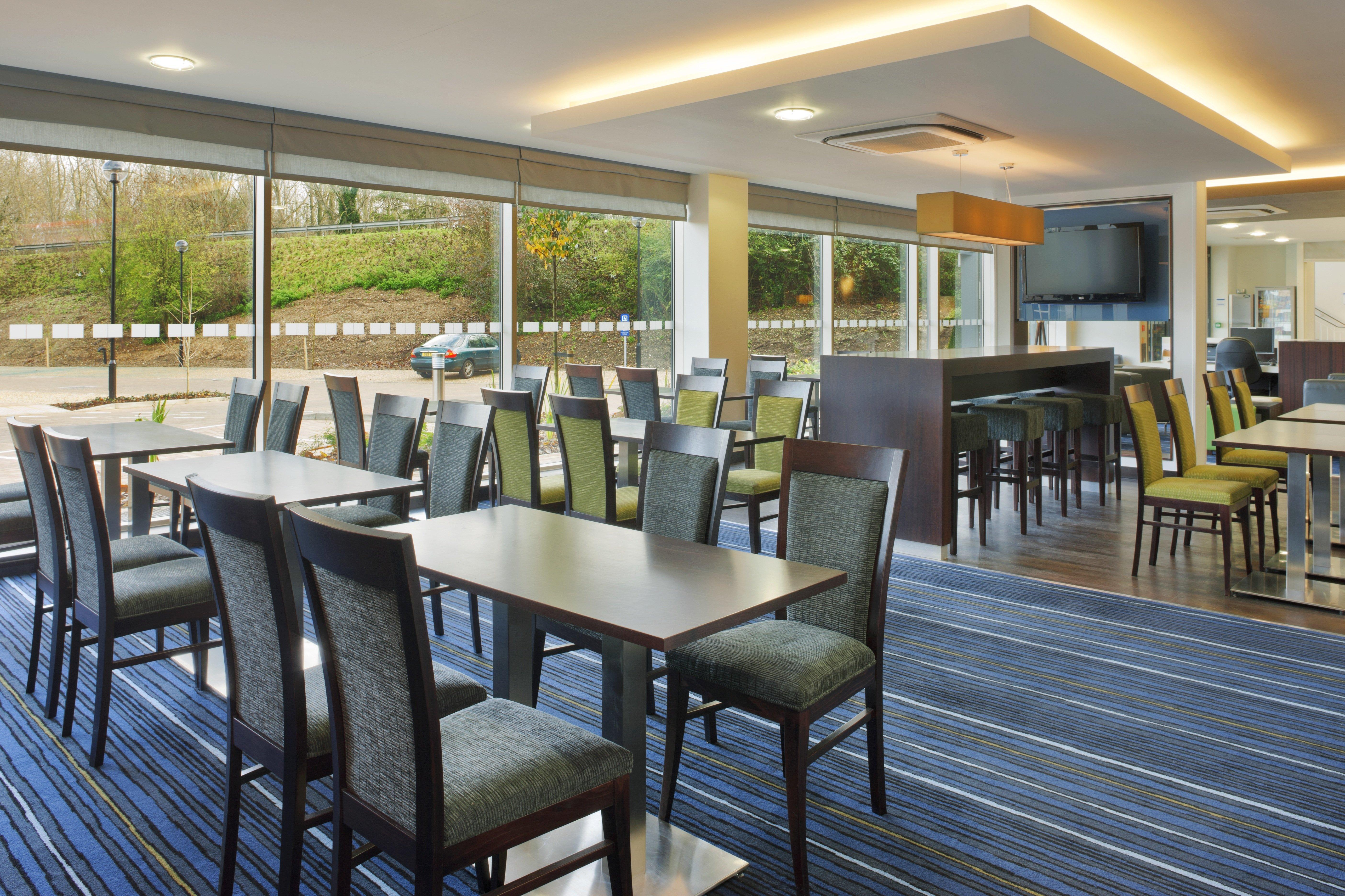 Holiday Inn Express Cambridge Duxford M11 Jct 10 By Ihg Esterno foto