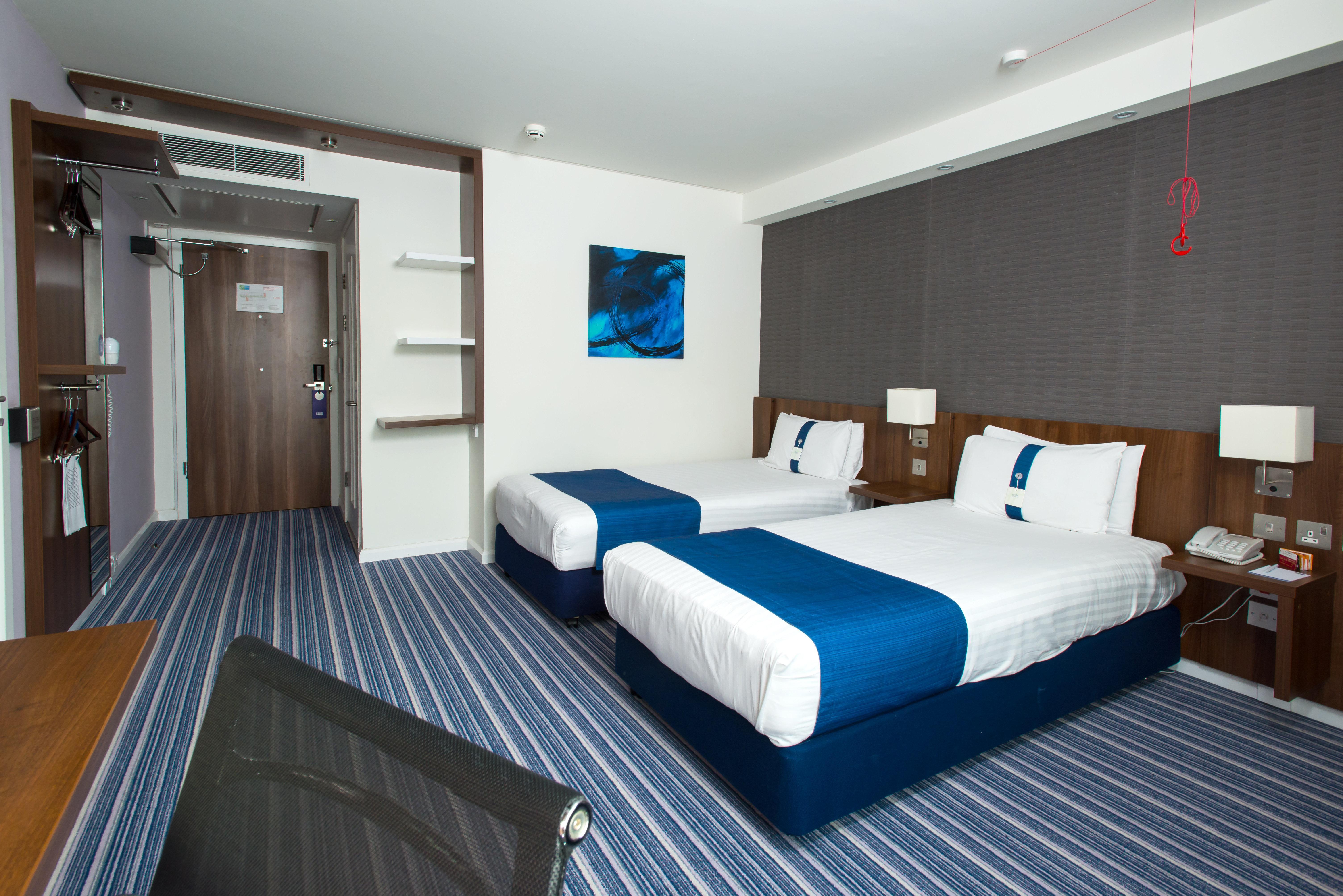 Holiday Inn Express Cambridge Duxford M11 Jct 10 By Ihg Esterno foto