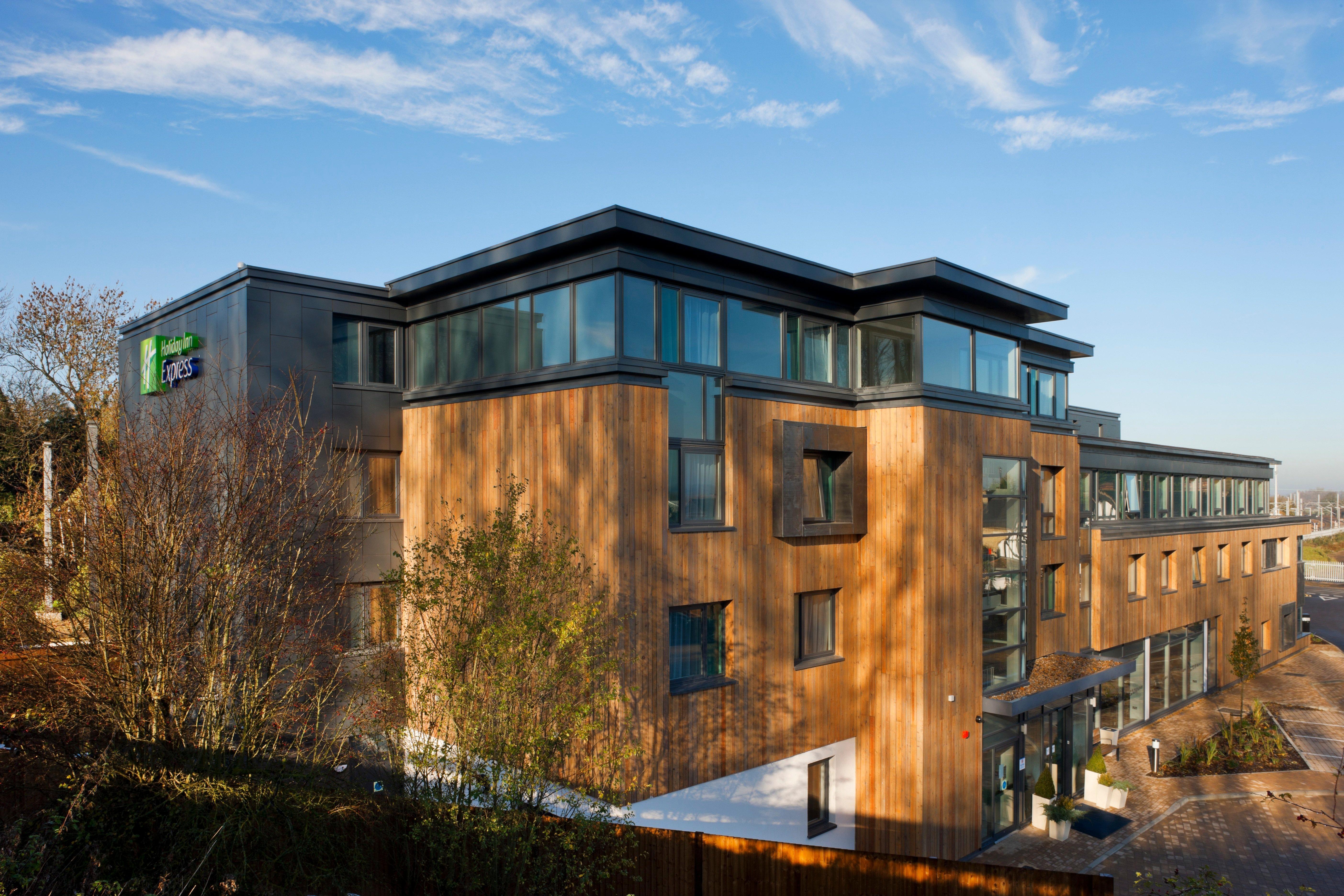 Holiday Inn Express Cambridge Duxford M11 Jct 10 By Ihg Esterno foto
