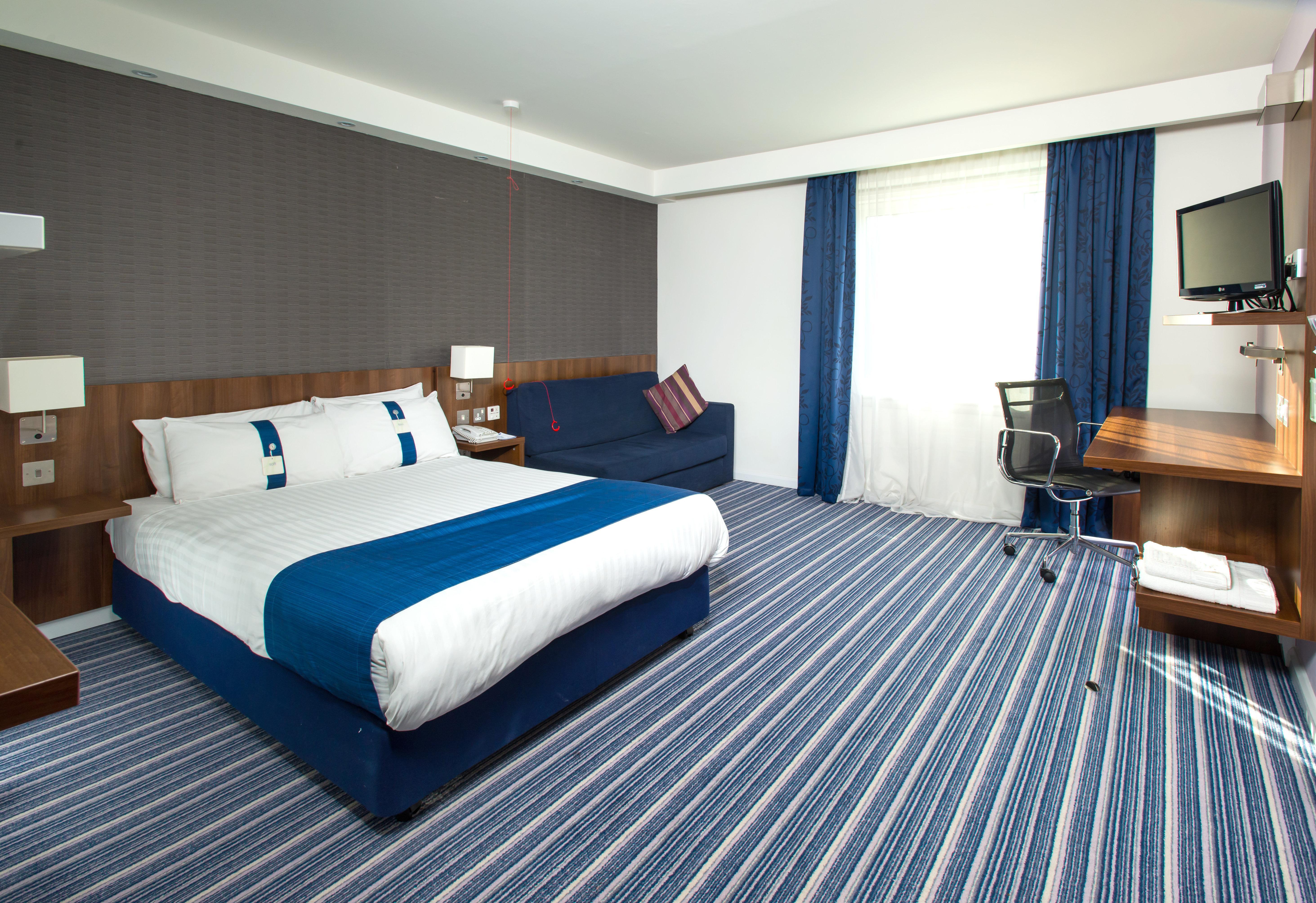 Holiday Inn Express Cambridge Duxford M11 Jct 10 By Ihg Esterno foto