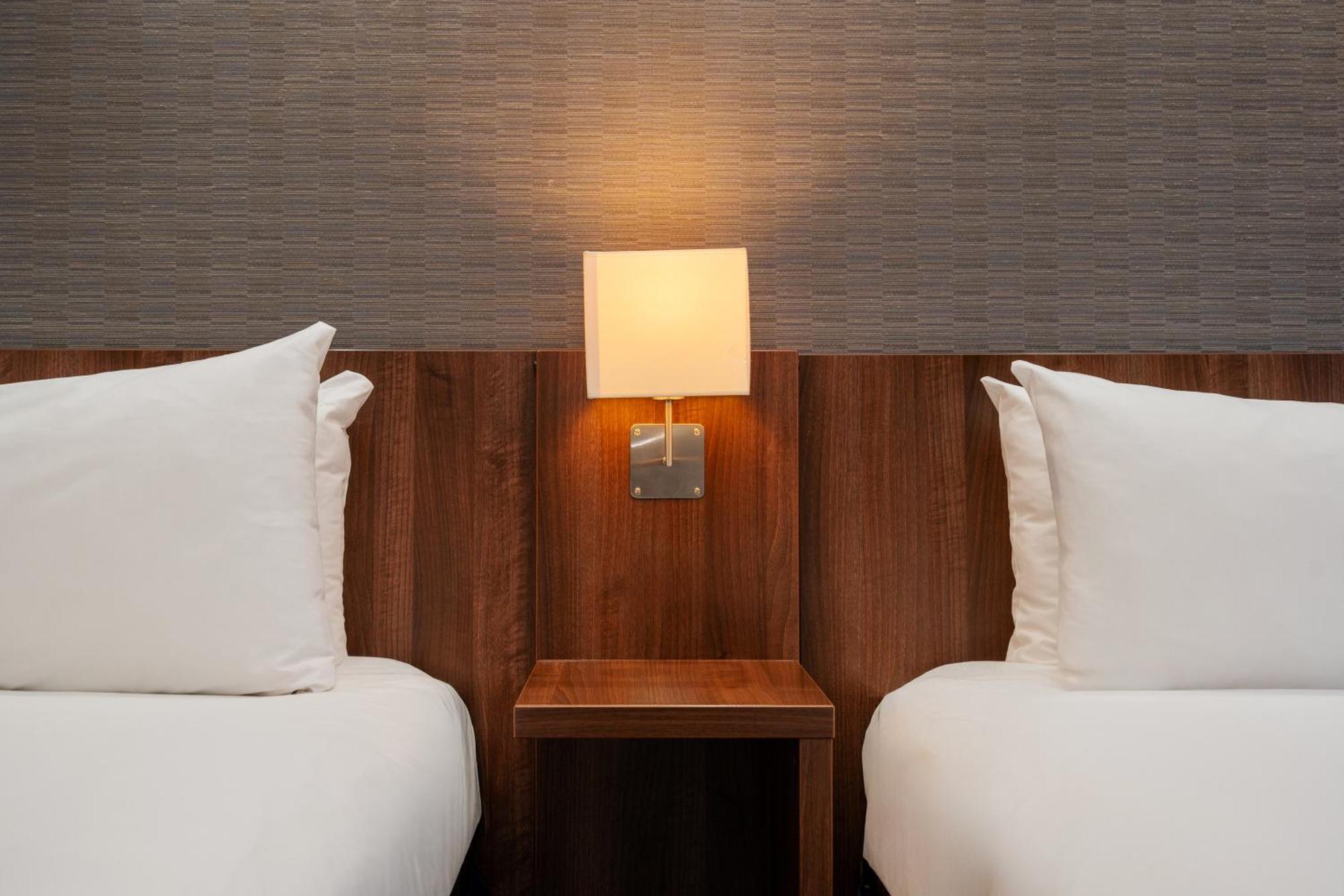 Holiday Inn Express Cambridge Duxford M11 Jct 10 By Ihg Esterno foto