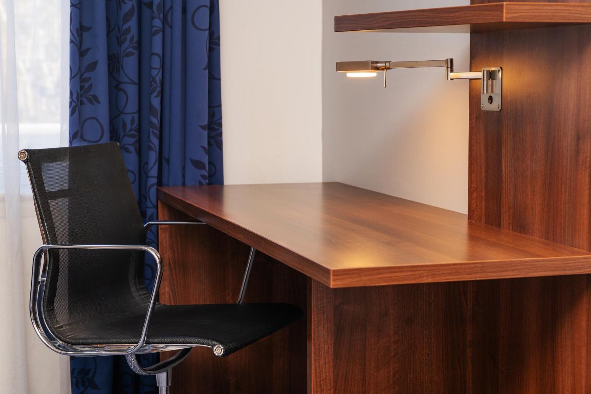Holiday Inn Express Cambridge Duxford M11 Jct 10 By Ihg Esterno foto