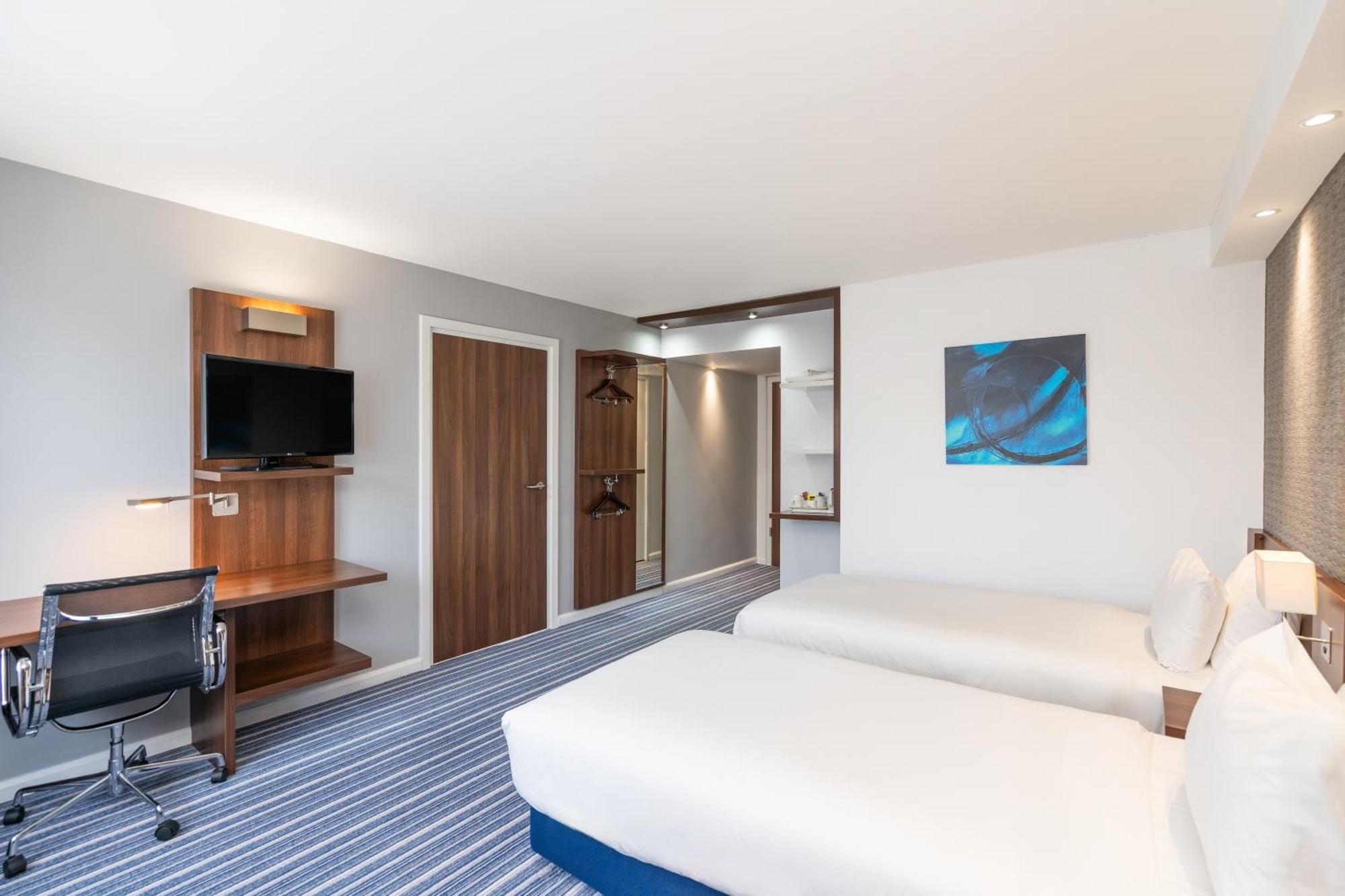 Holiday Inn Express Cambridge Duxford M11 Jct 10 By Ihg Esterno foto
