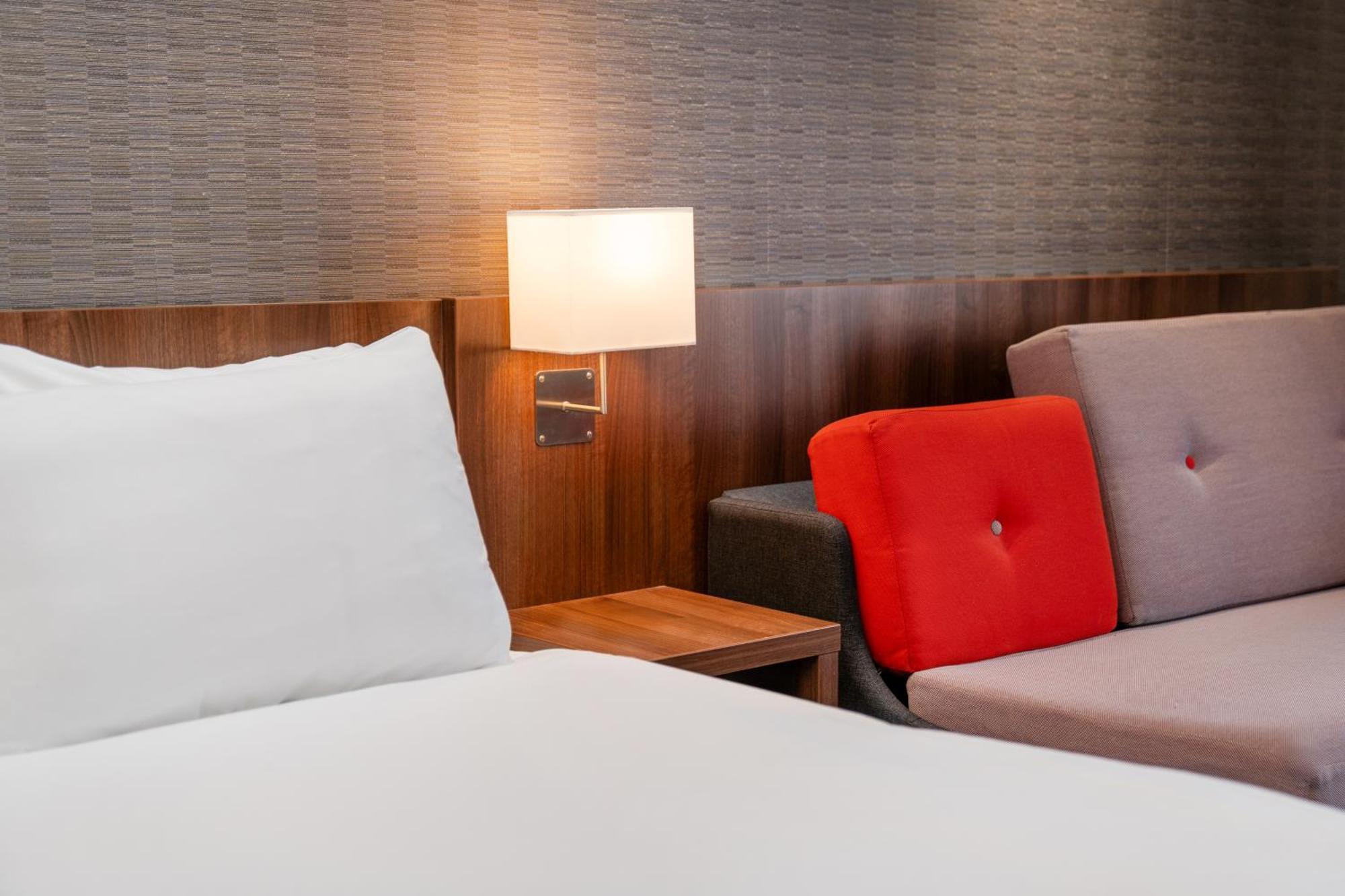 Holiday Inn Express Cambridge Duxford M11 Jct 10 By Ihg Esterno foto