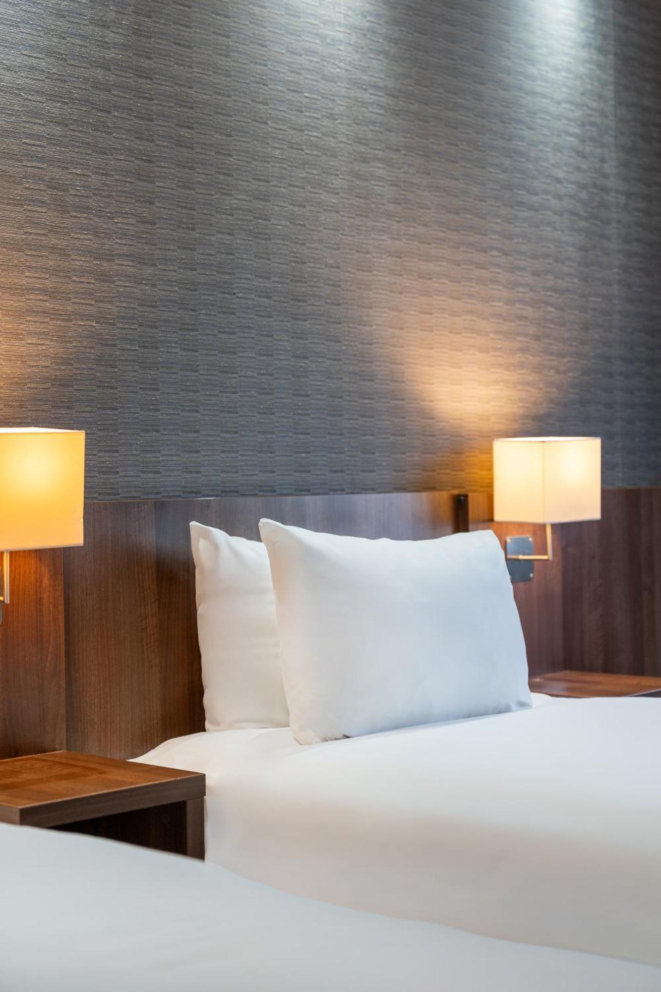 Holiday Inn Express Cambridge Duxford M11 Jct 10 By Ihg Esterno foto