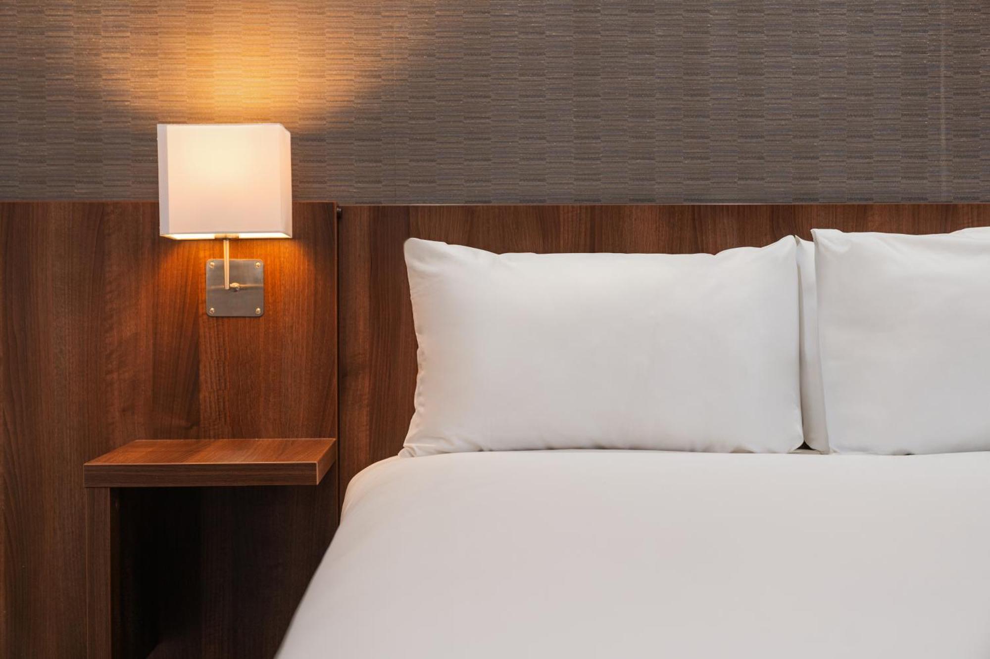 Holiday Inn Express Cambridge Duxford M11 Jct 10 By Ihg Esterno foto