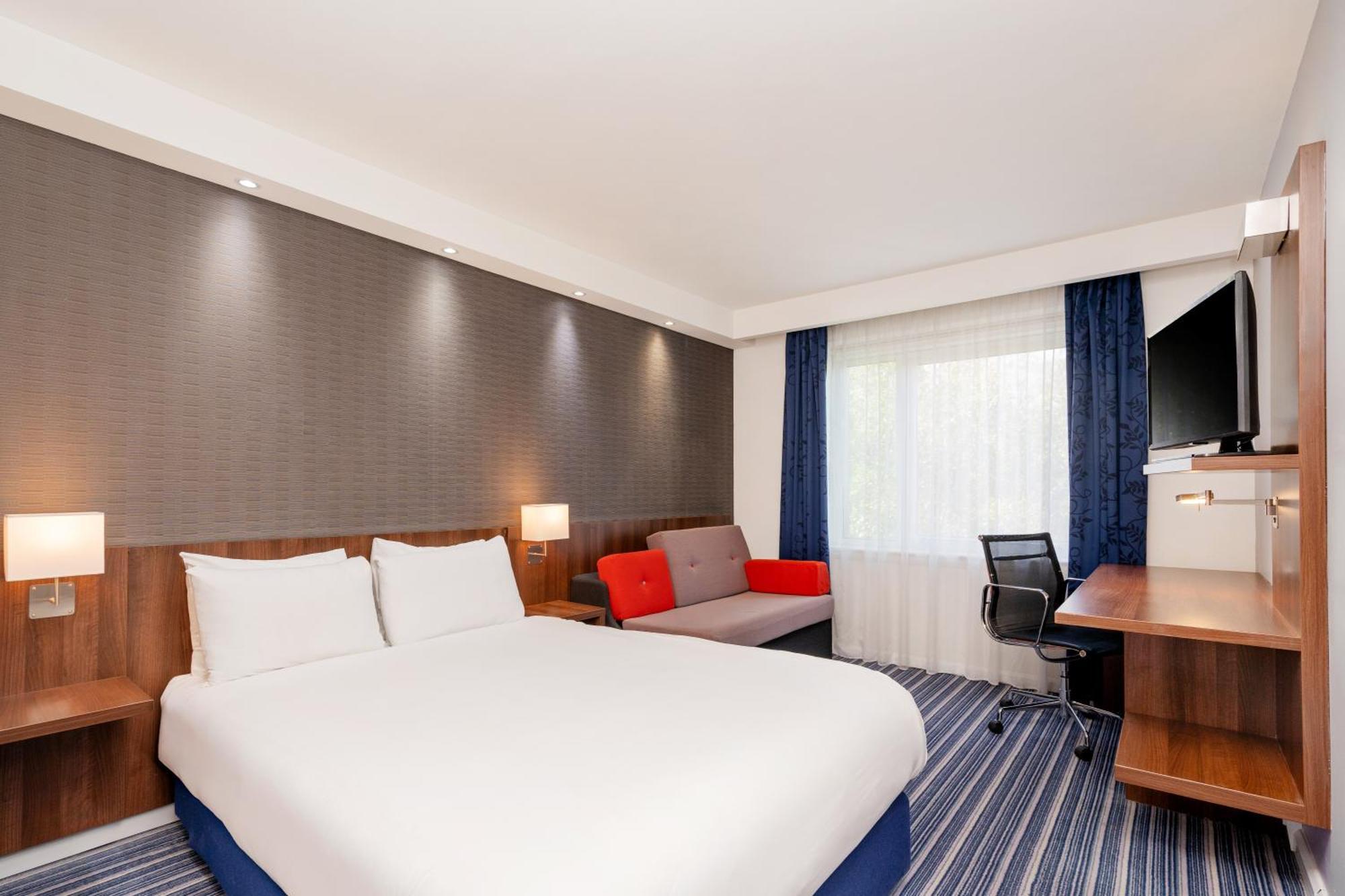 Holiday Inn Express Cambridge Duxford M11 Jct 10 By Ihg Esterno foto