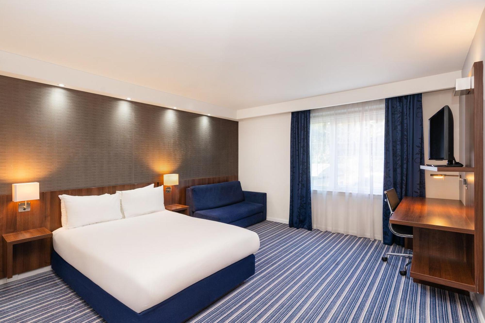 Holiday Inn Express Cambridge Duxford M11 Jct 10 By Ihg Esterno foto
