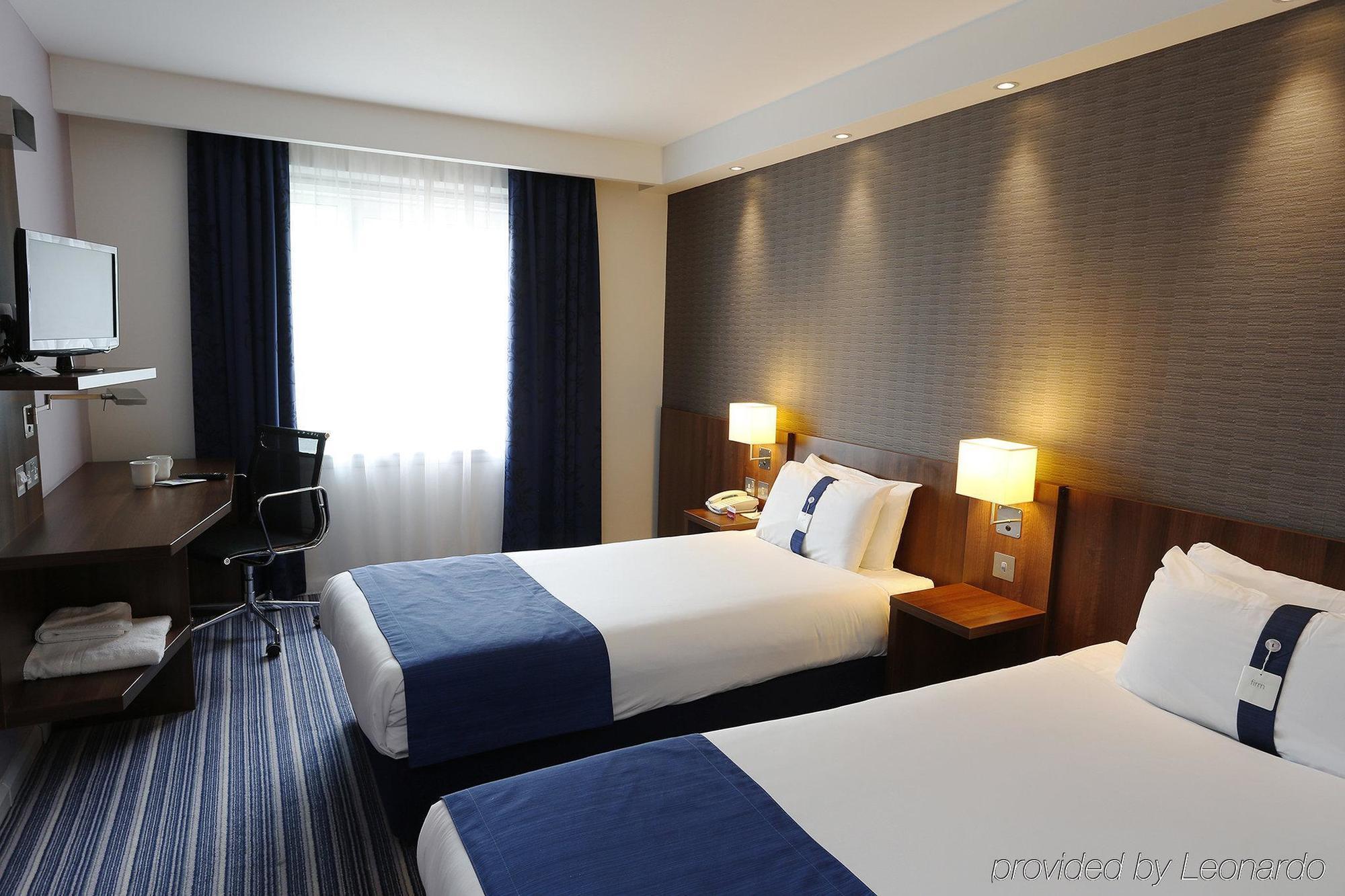 Holiday Inn Express Cambridge Duxford M11 Jct 10 By Ihg Esterno foto