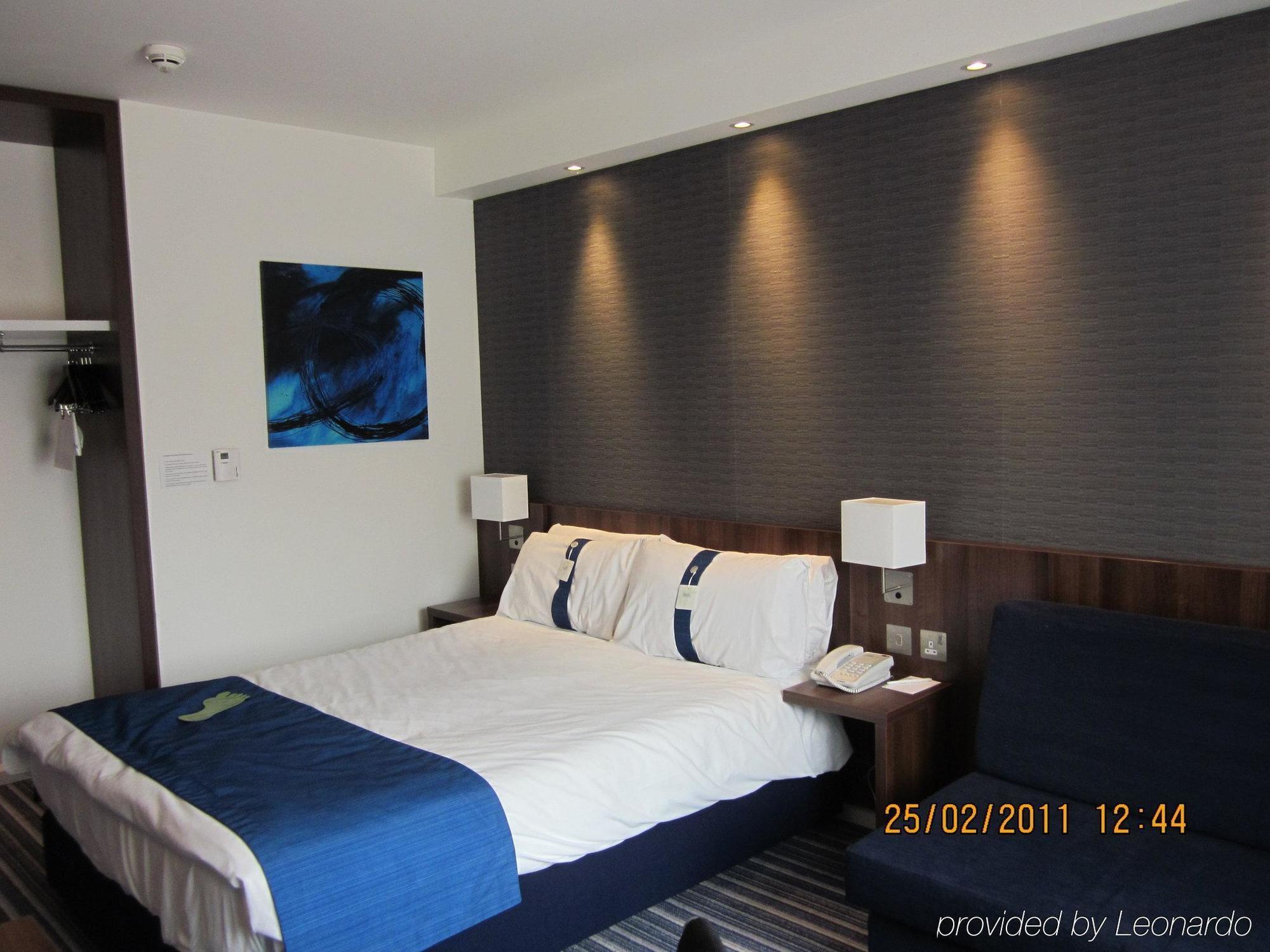 Holiday Inn Express Cambridge Duxford M11 Jct 10 By Ihg Esterno foto