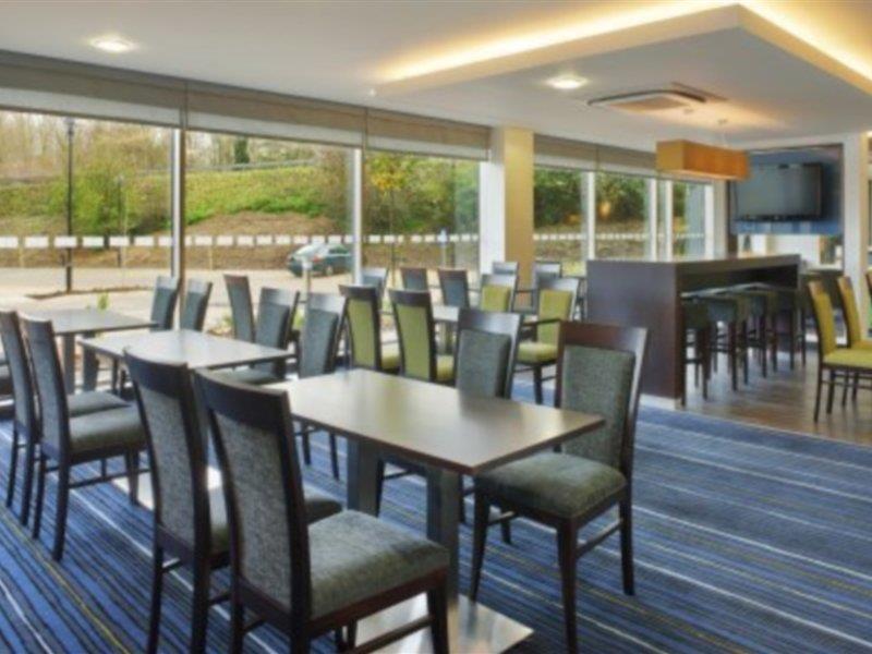 Holiday Inn Express Cambridge Duxford M11 Jct 10 By Ihg Esterno foto