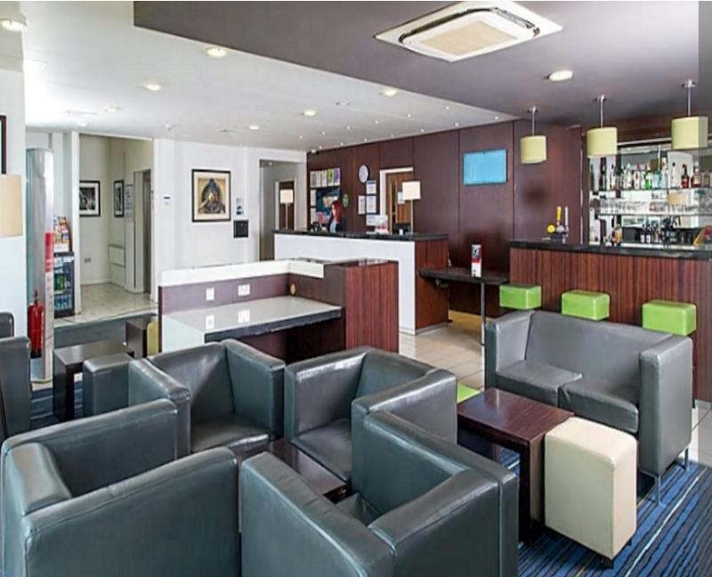 Holiday Inn Express Cambridge Duxford M11 Jct 10 By Ihg Esterno foto