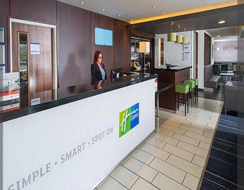 Holiday Inn Express Cambridge Duxford M11 Jct 10 By Ihg Esterno foto