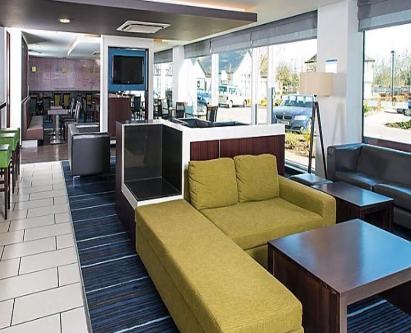 Holiday Inn Express Cambridge Duxford M11 Jct 10 By Ihg Esterno foto